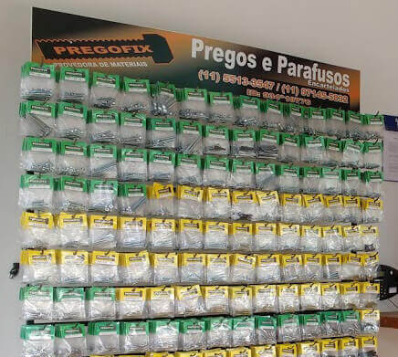Pacote de pregos e parafusos